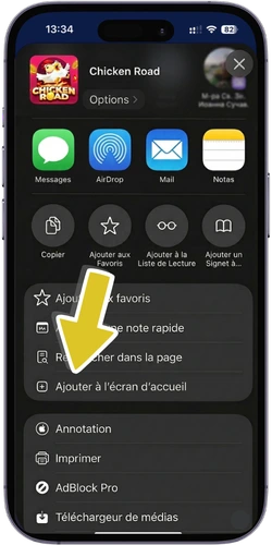 Chicken Road iOS - appuyer sur le bouton Partager de Safari dans le menu inférieur sur iPhone